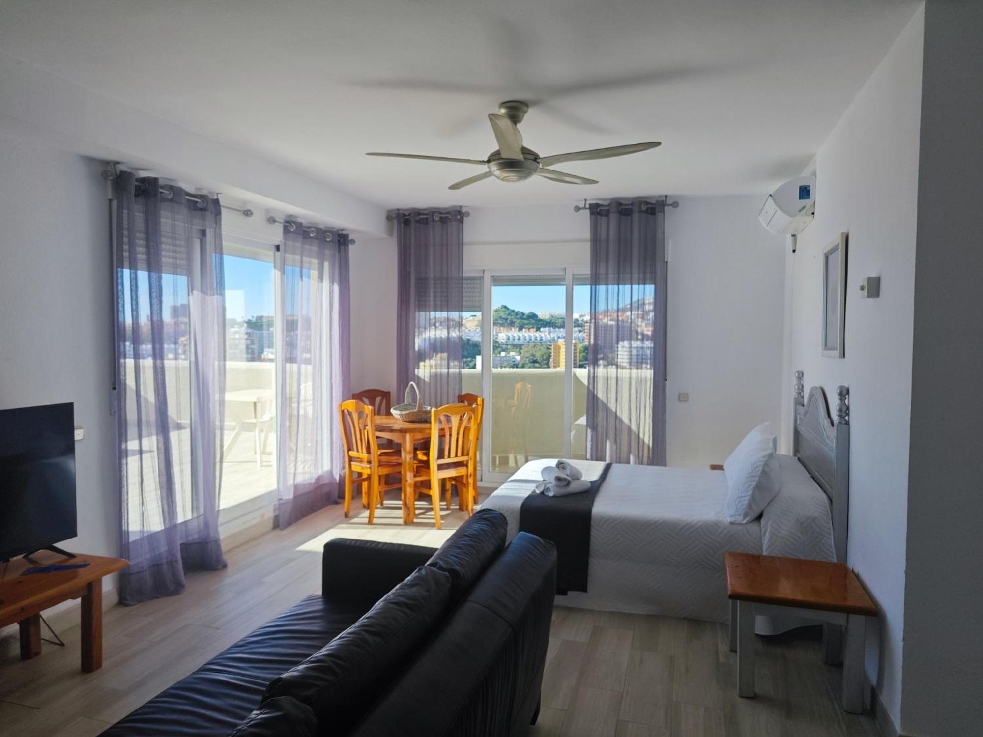 בנאלמדנה El Estudio De La Playa Benalbeach Vistas Al Mar מראה חיצוני תמונה